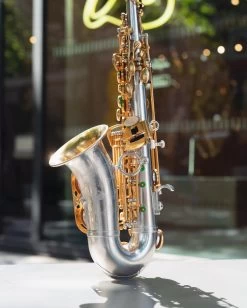 Rampone & Cazzani Rampone & Cazzani R1 Jazz Curved Soprano - Silver Plated With Gold Plated Inner Bell & Keys -Saxophone Store rampone cazzani r1 jazz curved soprano silver plated with gold plated inner bell keys 681279